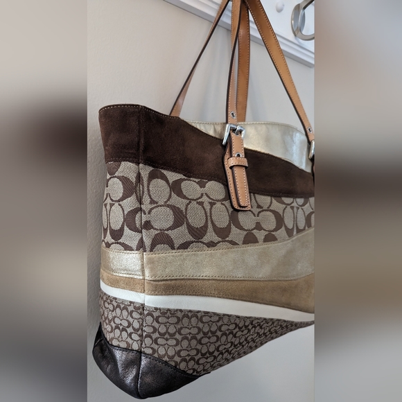COACH WAVE PATCHWORK SIGNATURE HOBO HANDBAG - Picture 3 of 9